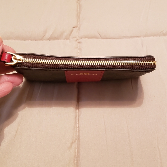 Coach Corner Zip Wristlet Signature Canvas Color Brown/1941 Red - Picture 9 of 12